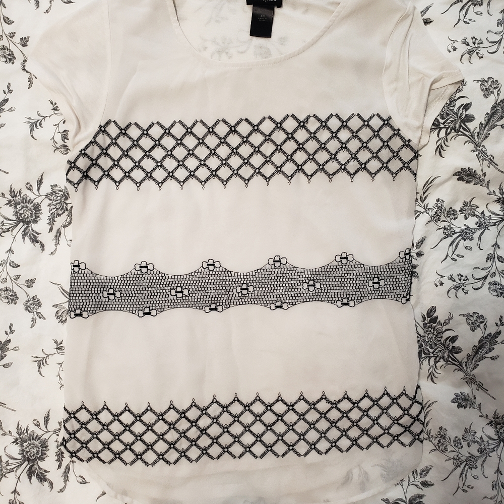 552 Ann Taylor White Silky Blouse with Black Print Short Slvs Sze XP Career Top